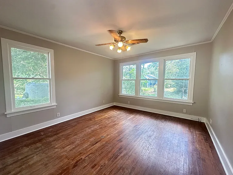 255 E Ratcliff St — Photo 8