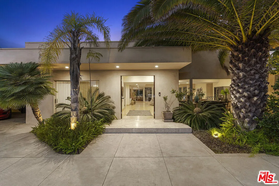 3 bed, 3.0 bath, 3560 sqft, $25,000 — Photo 2