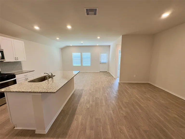 1714 Windsor Blvd — Photo 7