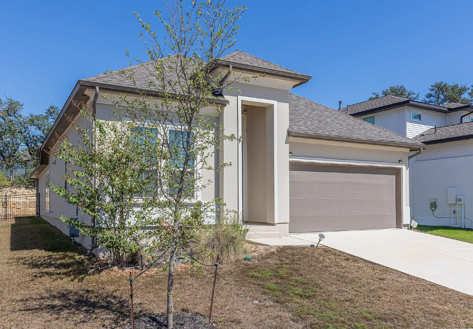 3 bed, 2.0 bath, 2103 sqft, $2,950 — Photo 3