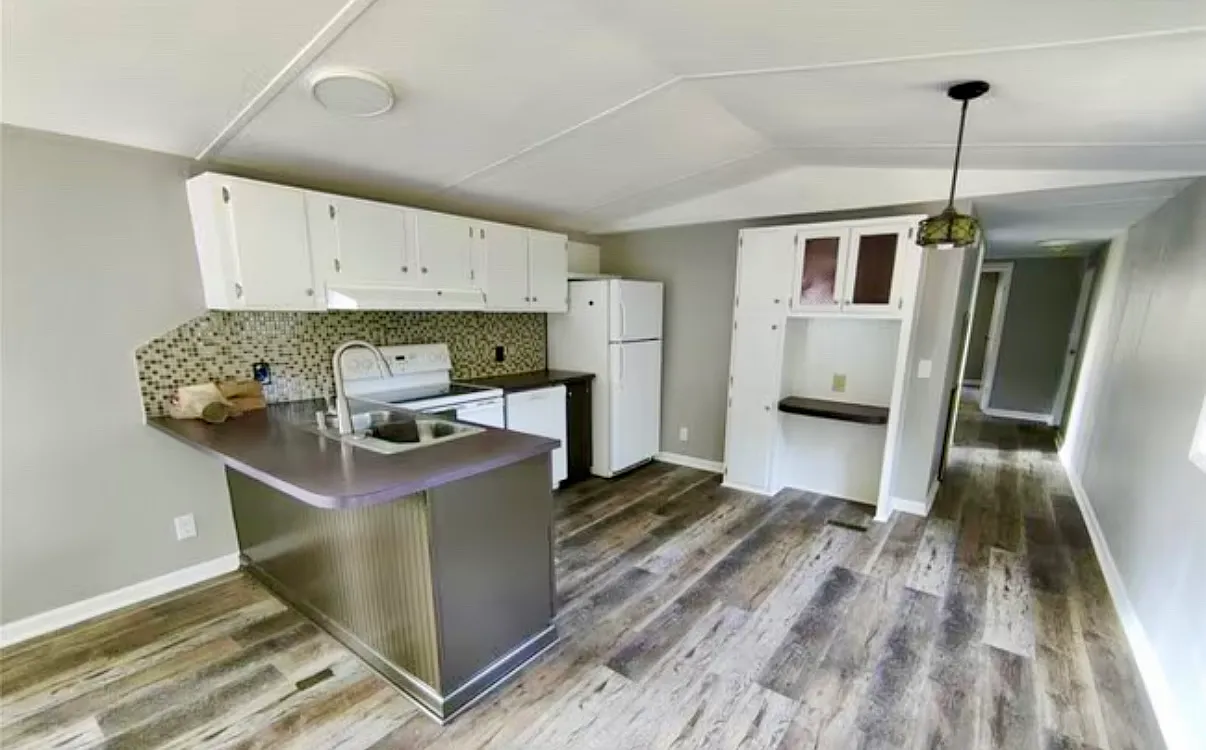 3 bed, 980 sqft, $1,350 — Photo 1