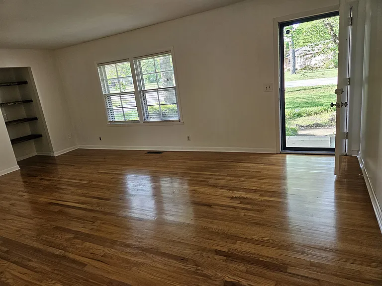 118 Meadowgreen Ct — Photo 5