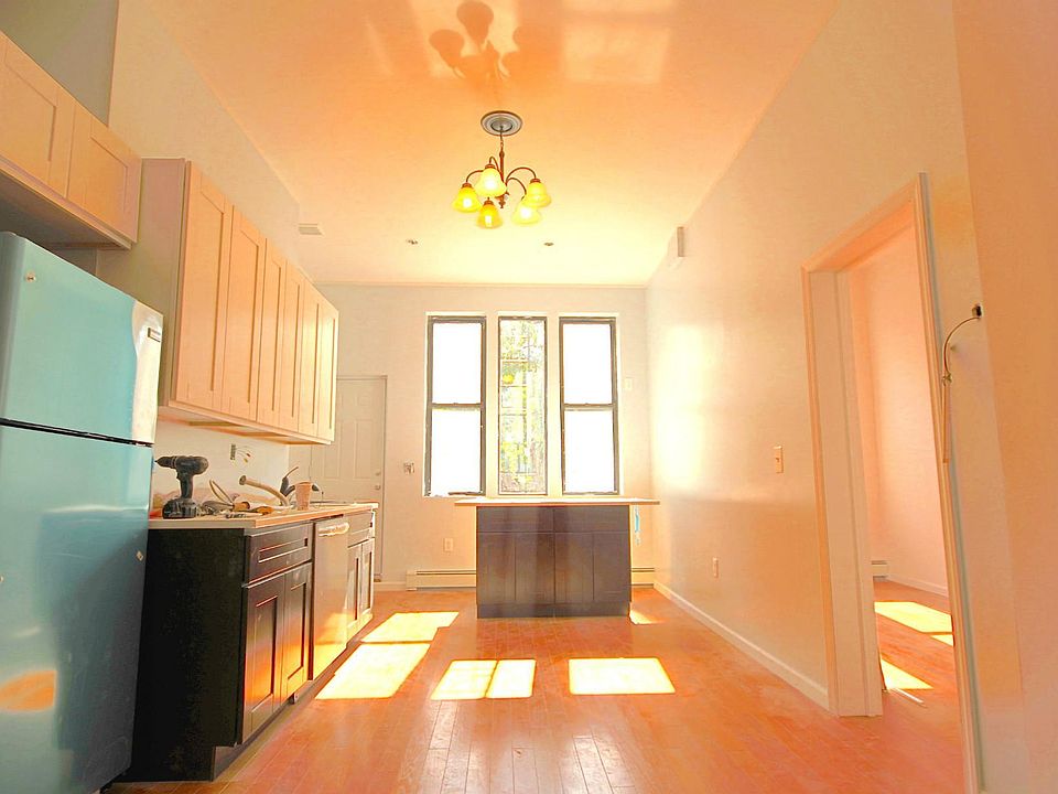 1st image of 178 Meserole St APT 1L