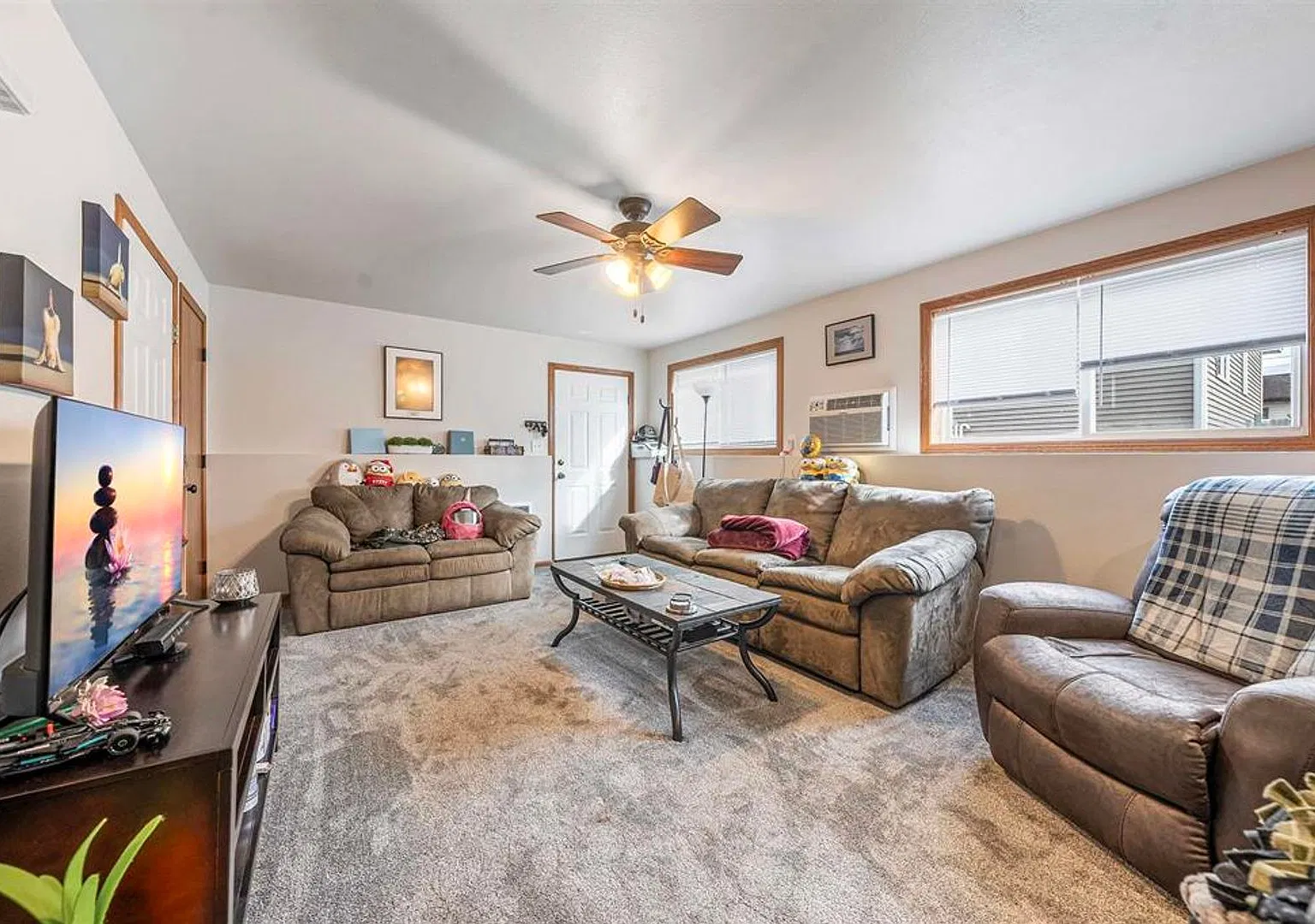 1737 Evans St — Photo 3
