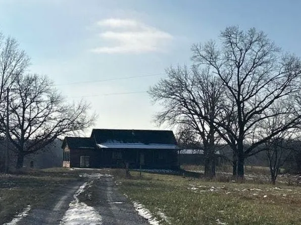 1500 E Thomas Hill Rd, Sturgeon, MO 65284