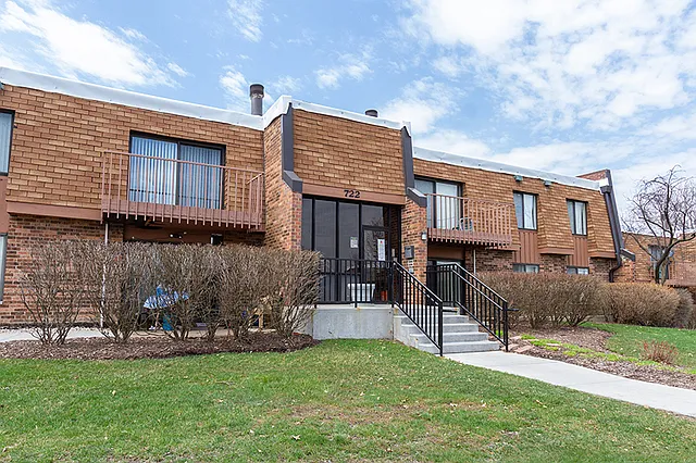 722 Tullamore Ct APT 1A photo 1