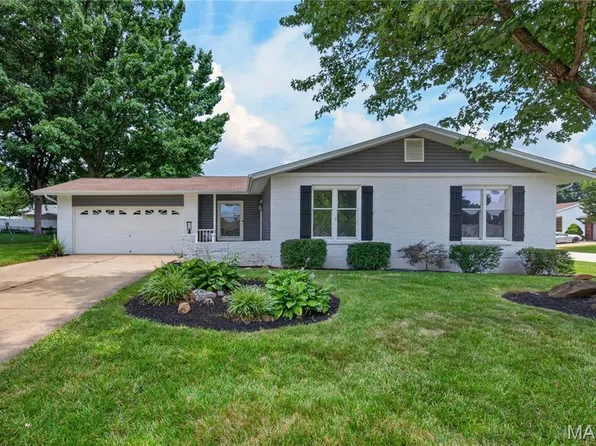 608 Mosport Dr, Saint Charles, MO 63304