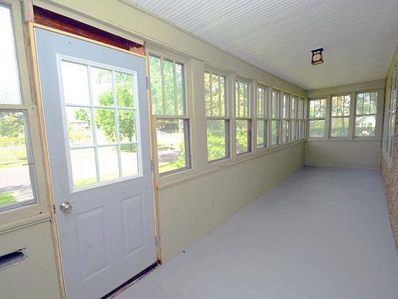 2nd image of 1834 La Crosse Ave
