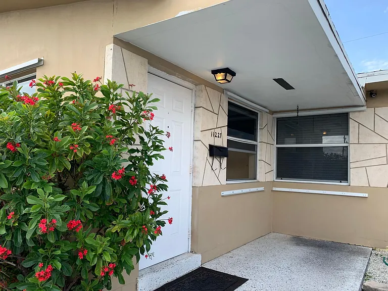 11227 SW 4th St — Photo 2
