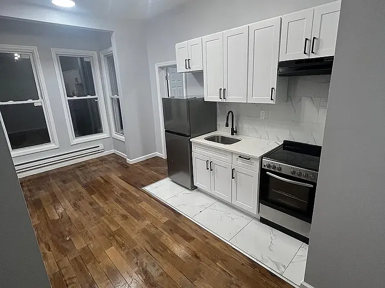 275 Broadway #1-2 — Photo 1