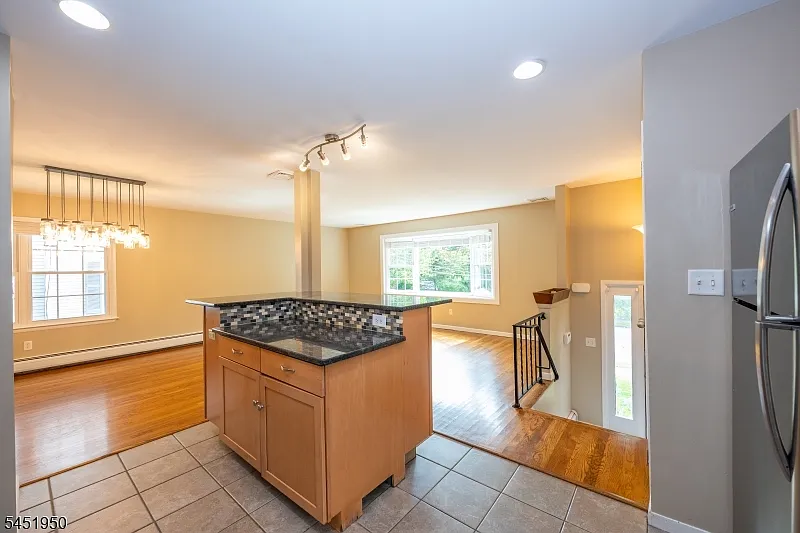 3 bed, 2.0 bath, $4,850 — Photo 4