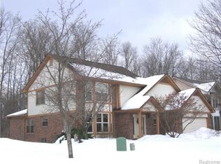 470 Daylily Dr, Rochester Hills, MI 48307