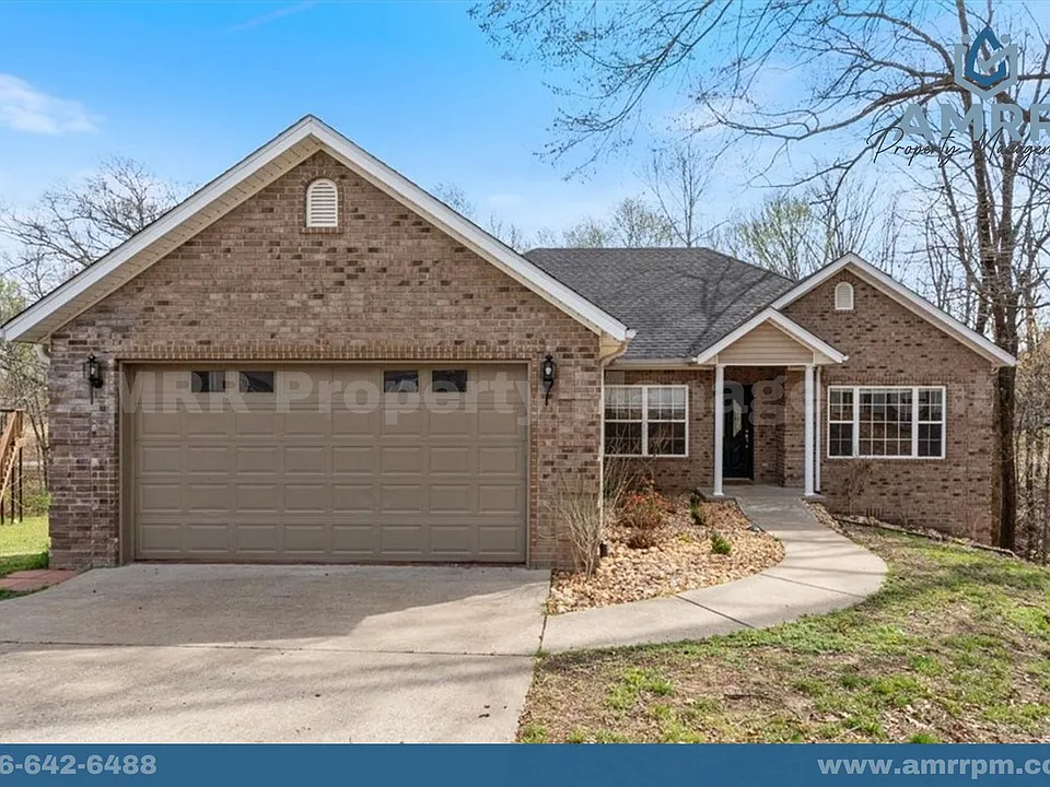 4 Boxford Ln
