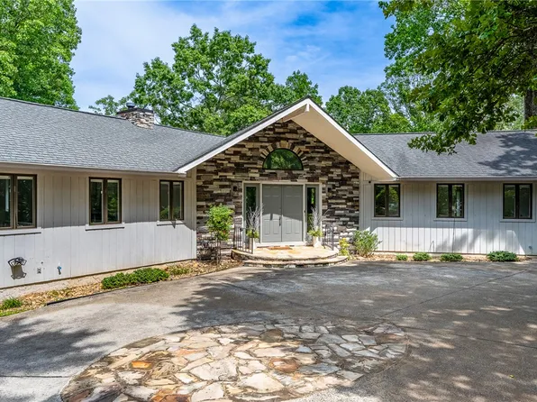 118 Beacon Ridge Cir, Salem, SC 29676