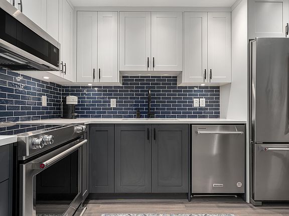 3rd image of 825 W 15th Ave #203