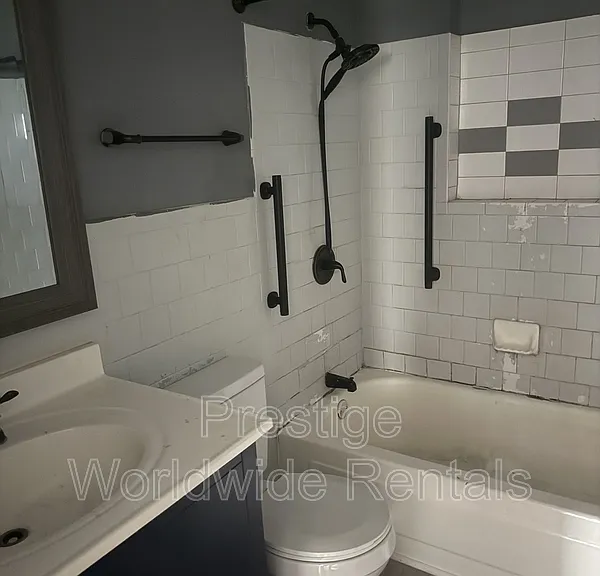 4125 Sandfort Rd #J — Photo 7