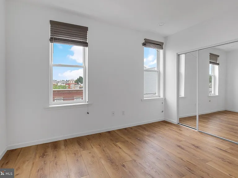 2516 W Master St — Photo 33