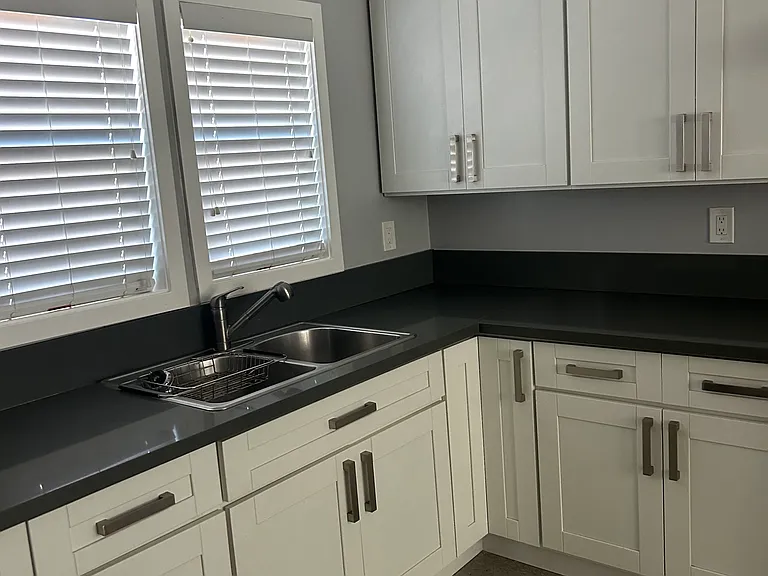2617 1/2 Hillcrest Dr — Photo 3