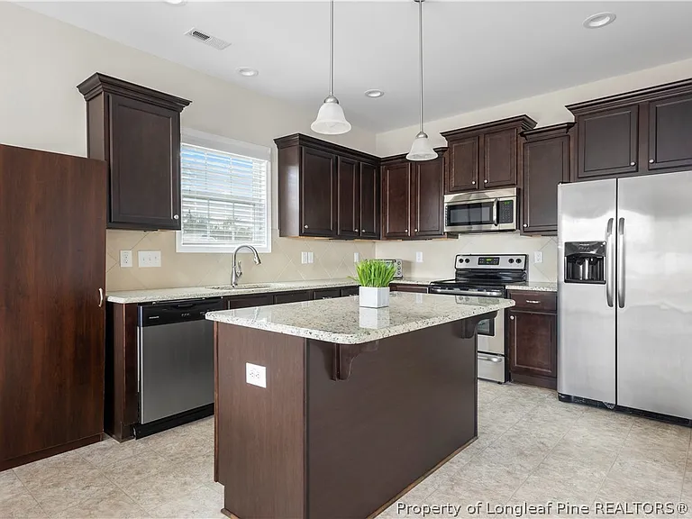 820 Leah St — Photo 3