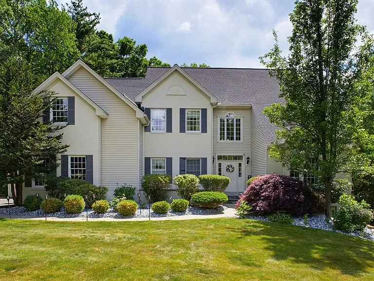4 Harvest Way — Photo 1