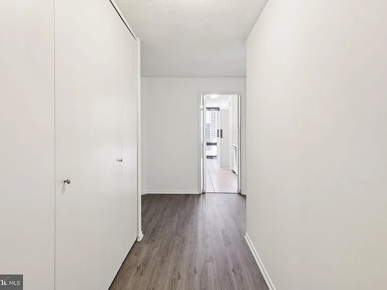 2020 Walnut St #21B — Photo 3