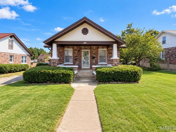 208 S Long Ave, Farmington, MO 63640