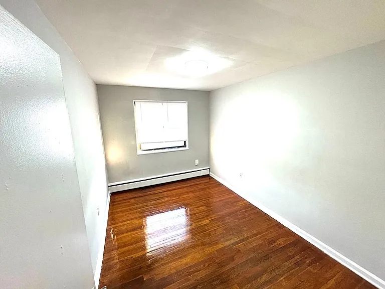 917 48th St NE — Photo 8