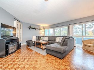 105 Conroy Cres #511, Guelph, ON N1G2V5