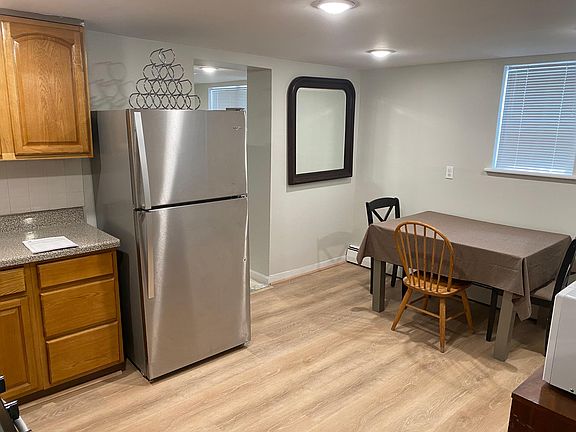 3rd image of 88 Broughton Ave #1B