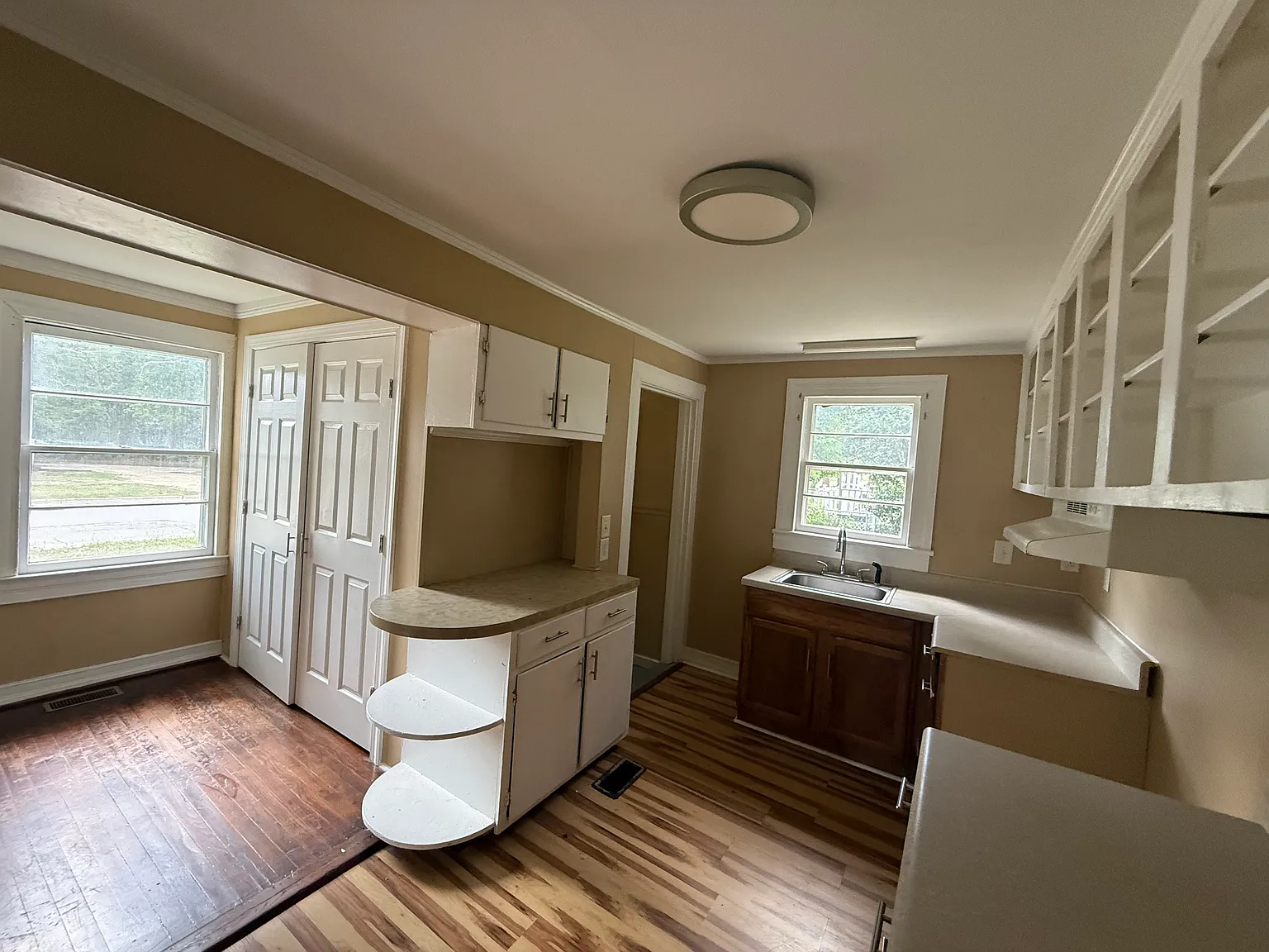 2 bed, 896 sqft, $800 — Photo 2