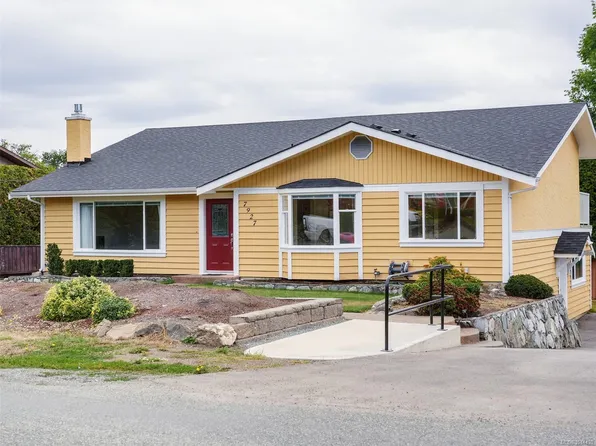 7927 Wallace Dr, Central Saanich, BC V8M 1L4