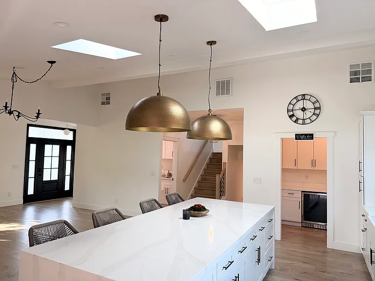 536 Roxbury Ln — Photo 4