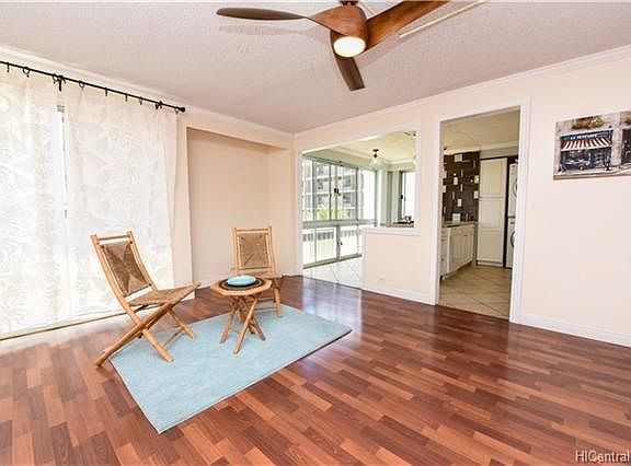 Lots of room to dine and entertain!