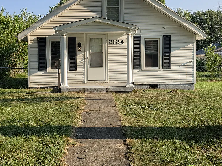 2124 Arthur Ave — Photo 18