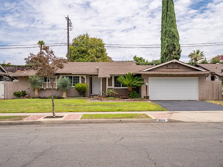 11518 Toerge Dr — Photo 1