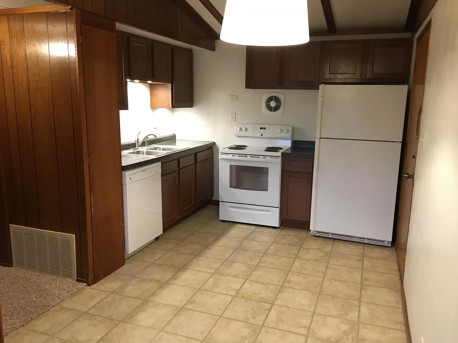 2 bed, 650 sqft, $925 — Photo 2
