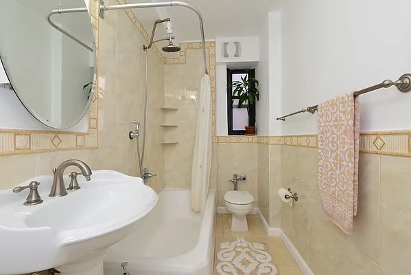 Sold by Keller Williams Realty Landmark | media 30