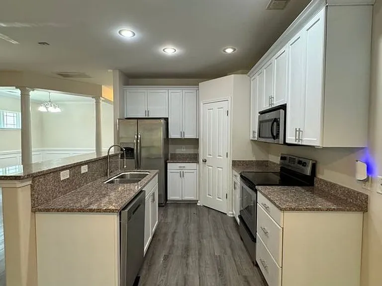 670 Summer Hill Way — Photo 7
