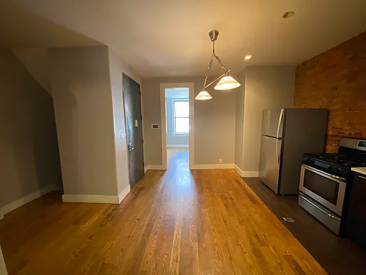 Rented by Premier Metro Realty Corp | media 5