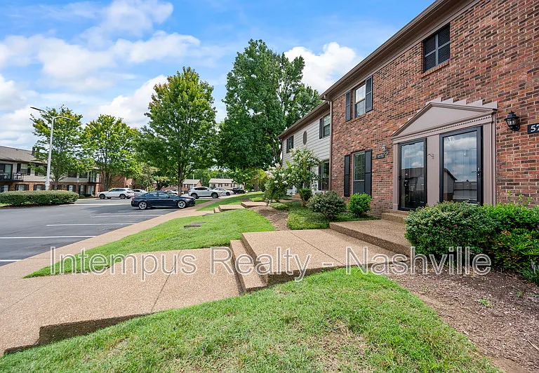 5771 Brentwood Trce — Photo 4