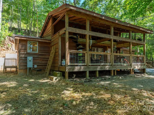 924 Old Fort Rd, Fairview, NC 28730