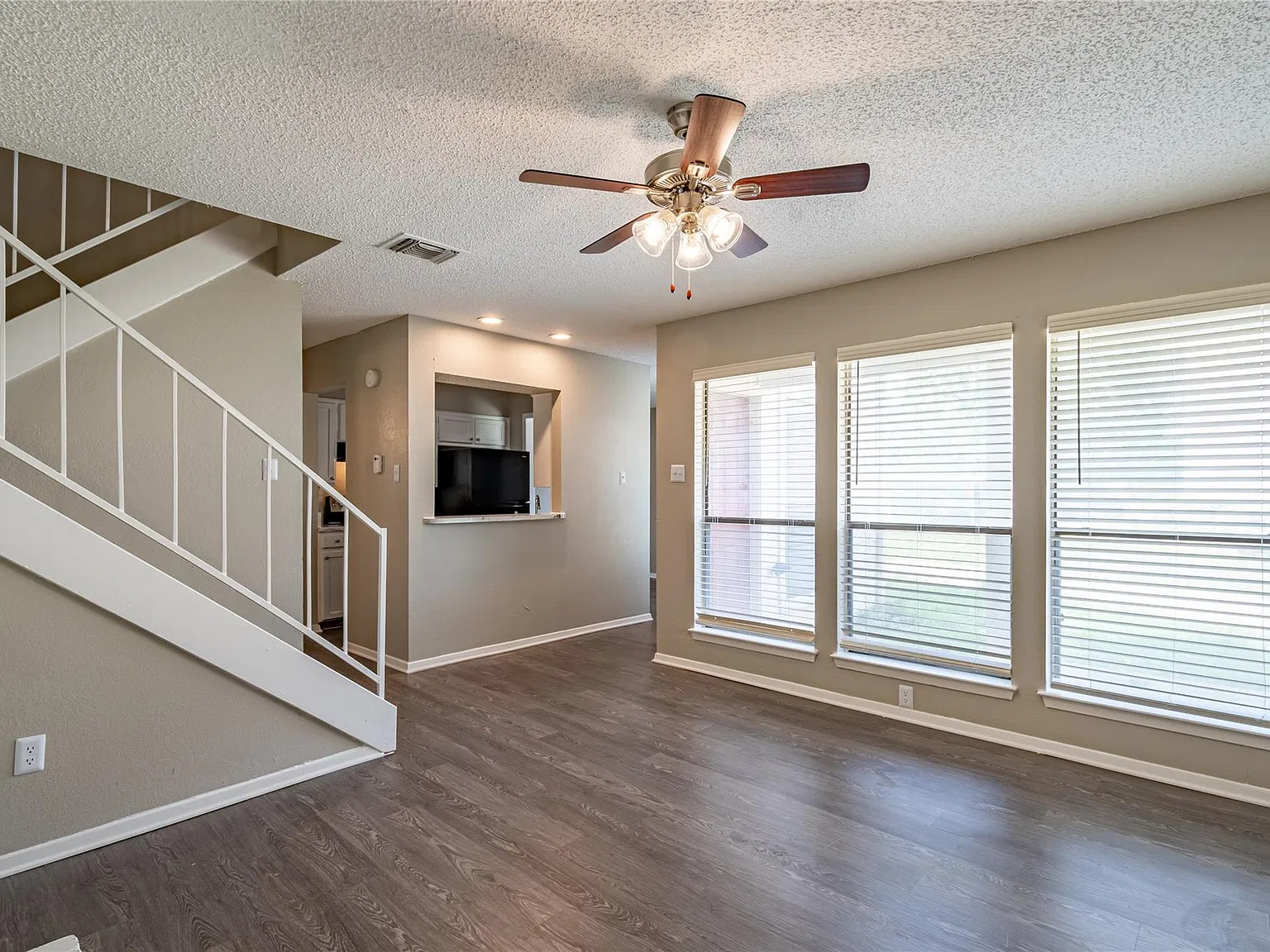 2 bed, 2.5 bath, 1056 sqft, $1,600 — Photo 4