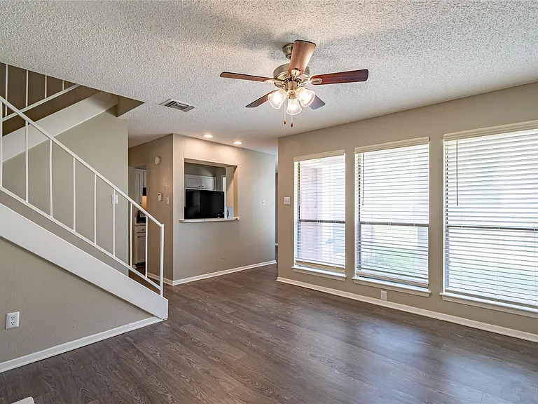 806 Treadwell Ct #806B — Photo 4