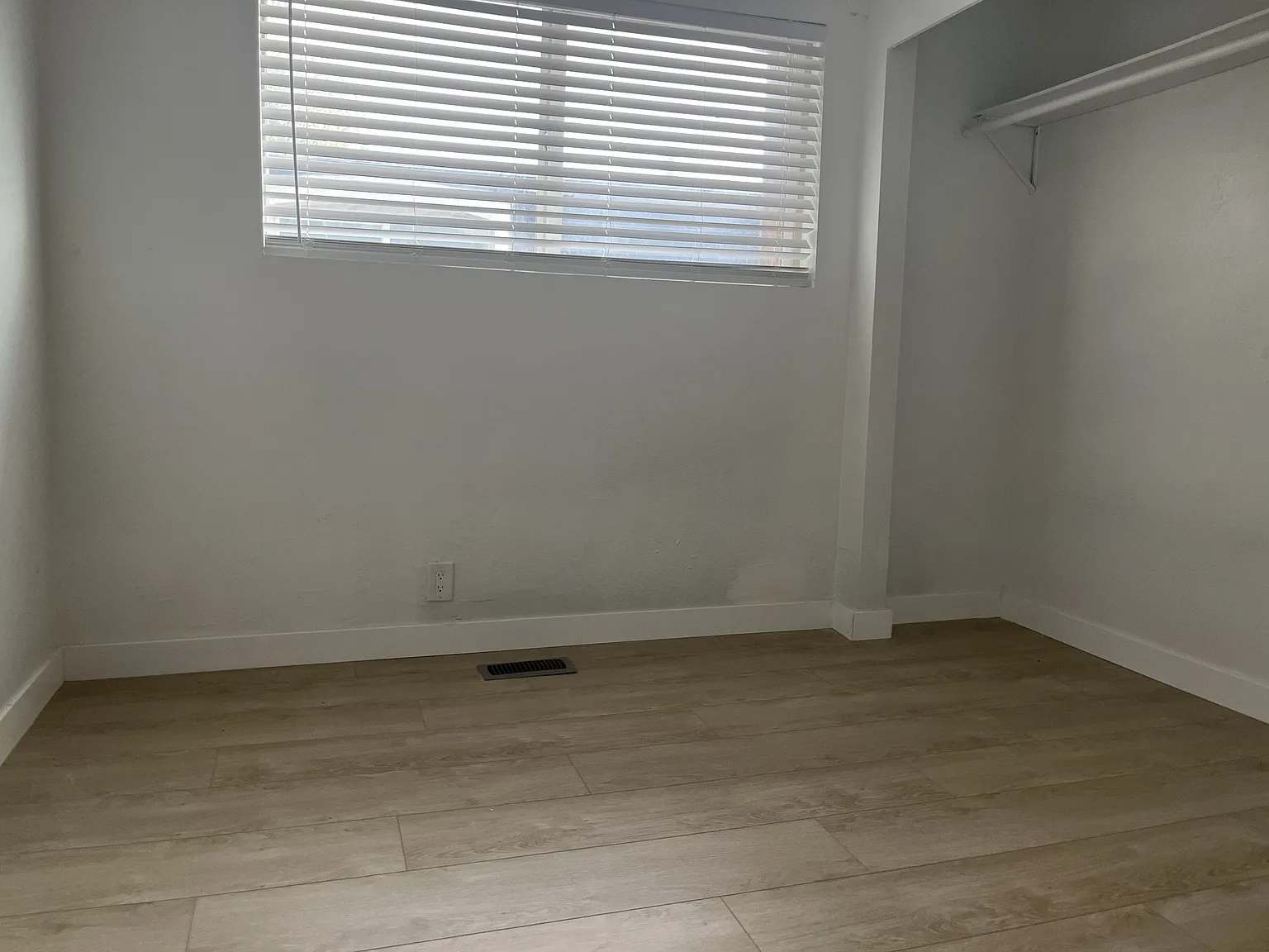 2537 S Lake Park Cir — Photo 4