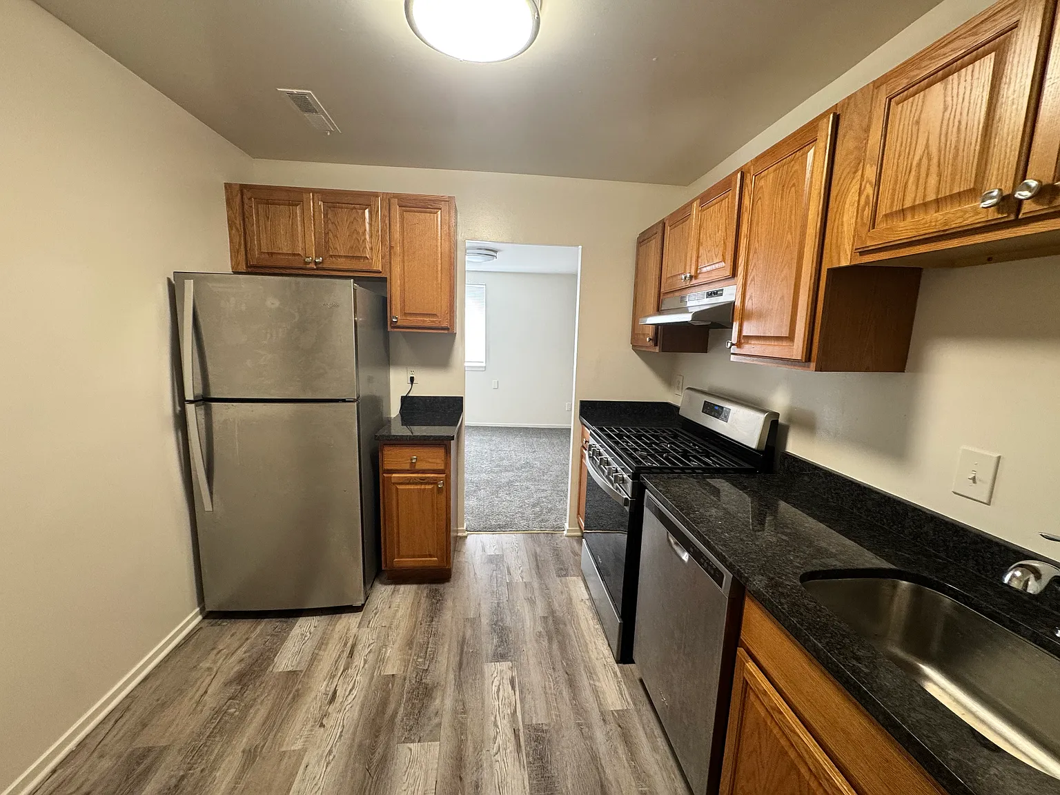 1 bed, 802 sqft, $1,775 — Photo 3