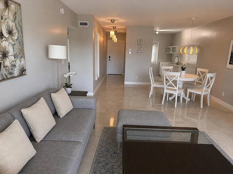 230 N Federal Hwy #301 — Photo 4