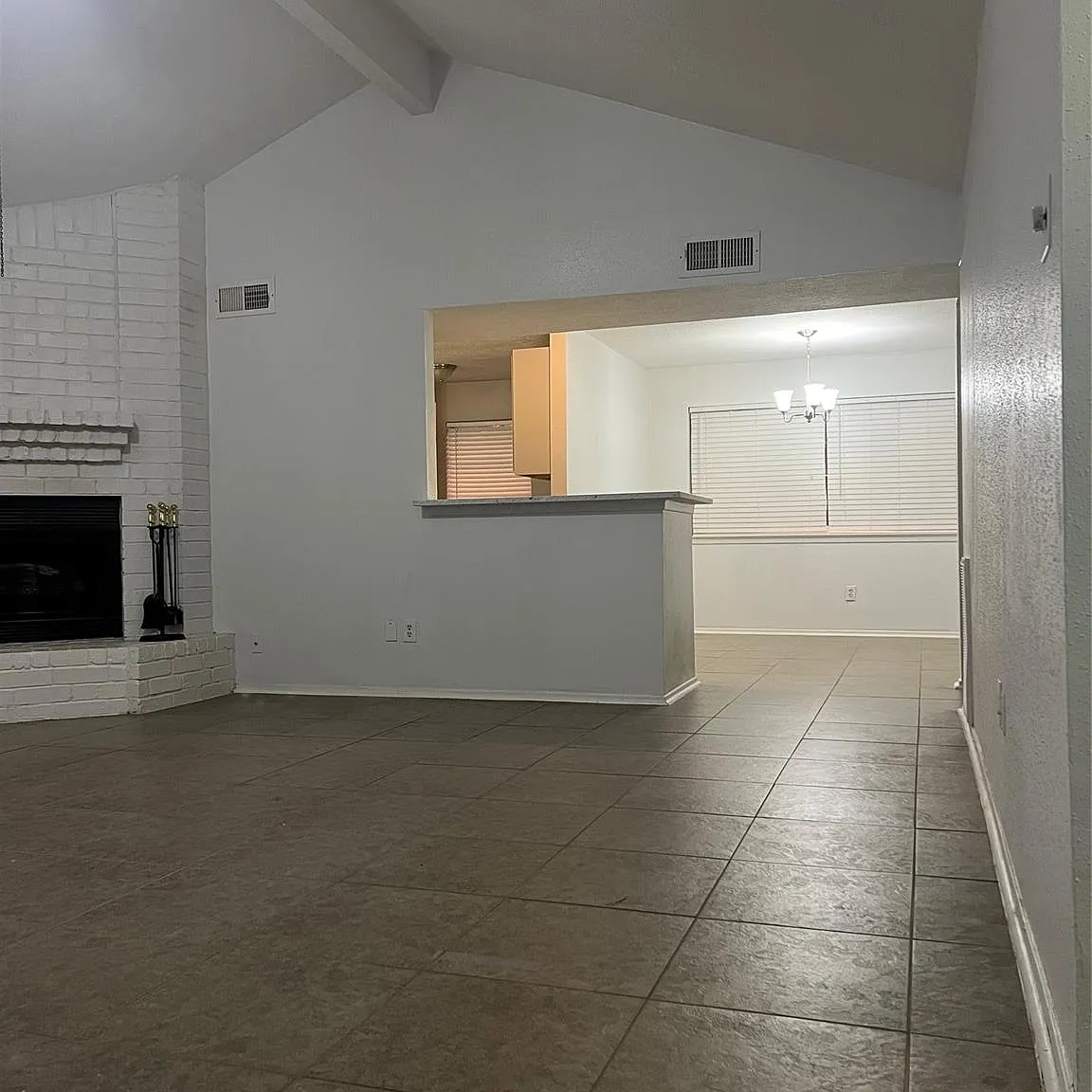 2 bed, 2.0 bath, 1358 sqft, $1,495 — Photo 4