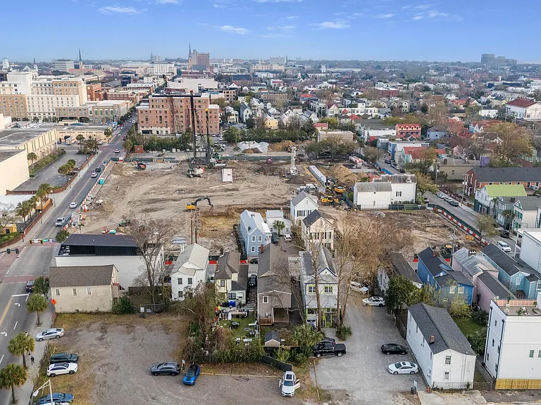 66 Line St #B — Photo 31