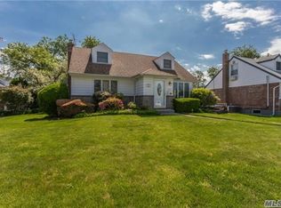 573 Martin Rd, Franklin Square, NY 11010