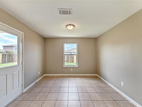 5th image of 516 Noble Grove Ln